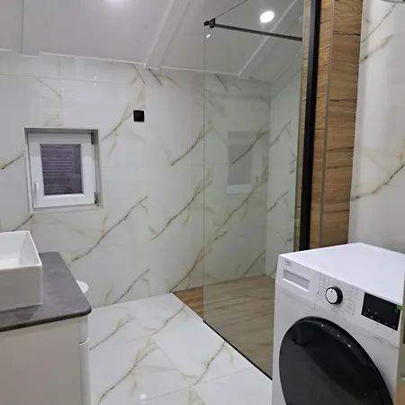 Mihaela Apartment Laktasi