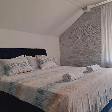 Mihaela Apartment Laktasi